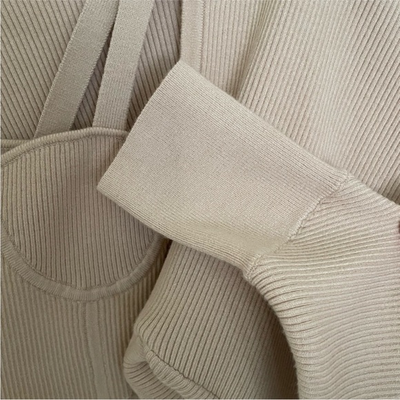 Elegant Cream Women's Crop Top - Picture 7 of 9